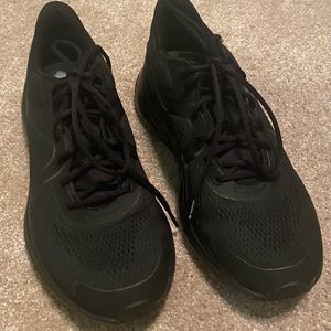 Women's lulu shoes 8.5